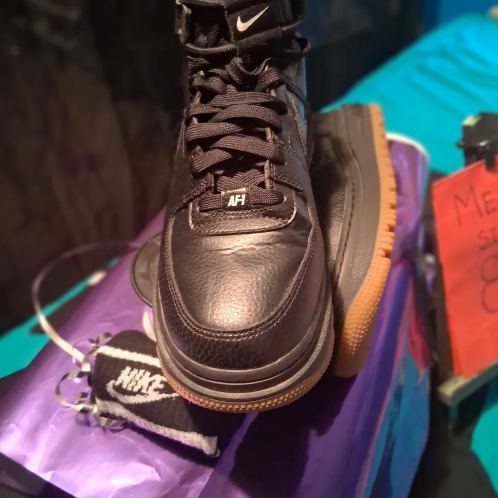 Nike Men's Black High-Top Sneakers - Picture 3 of 4